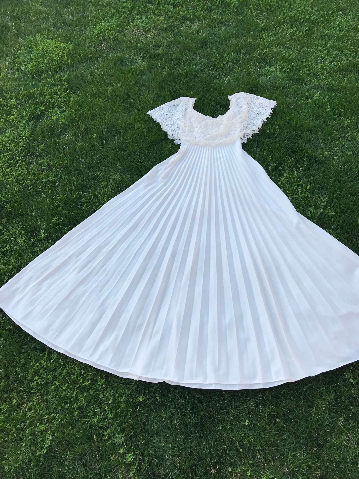 70's Cream Lace Accordion Pleat Maxi