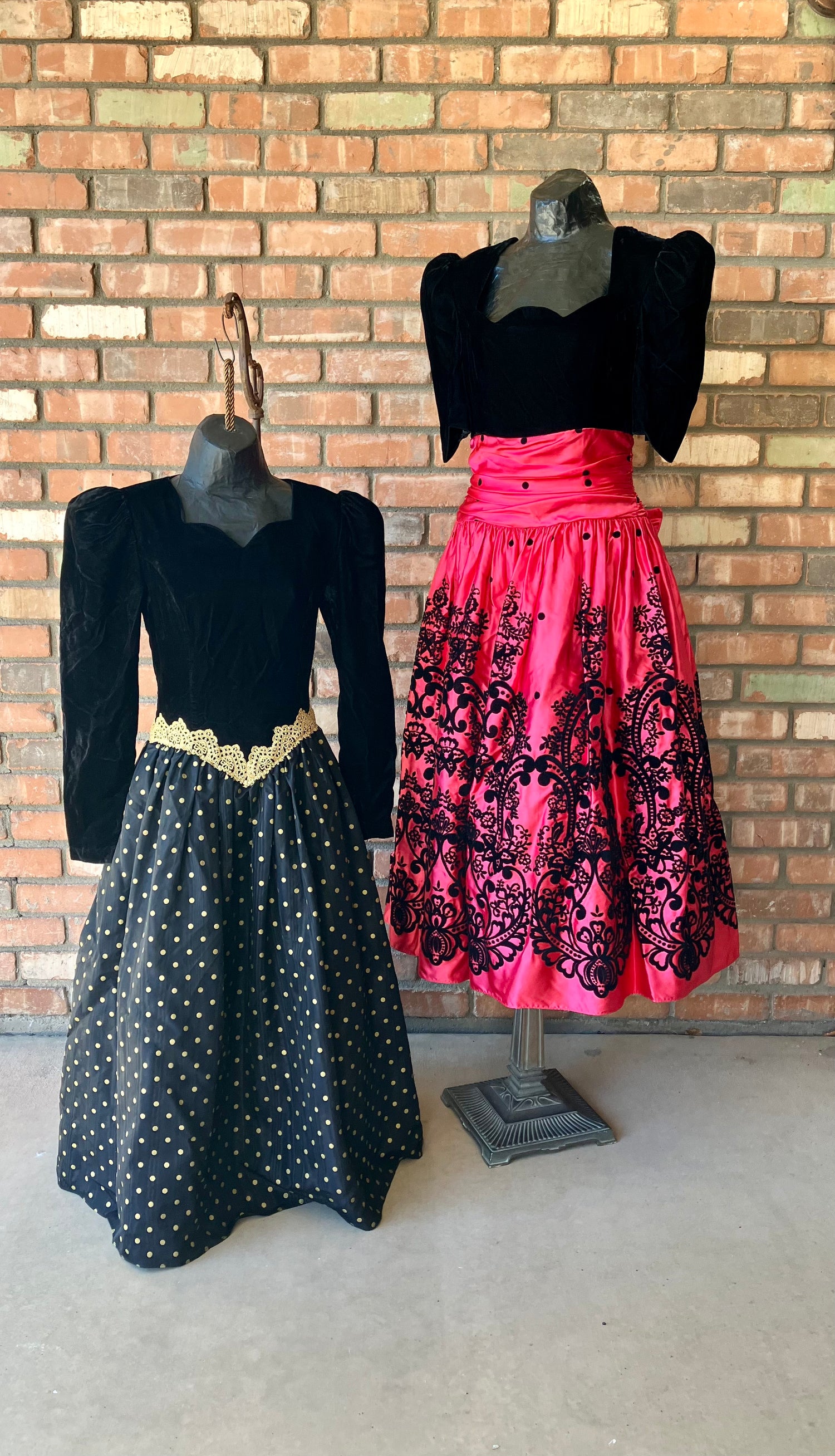 Retro Under the Mistletoe