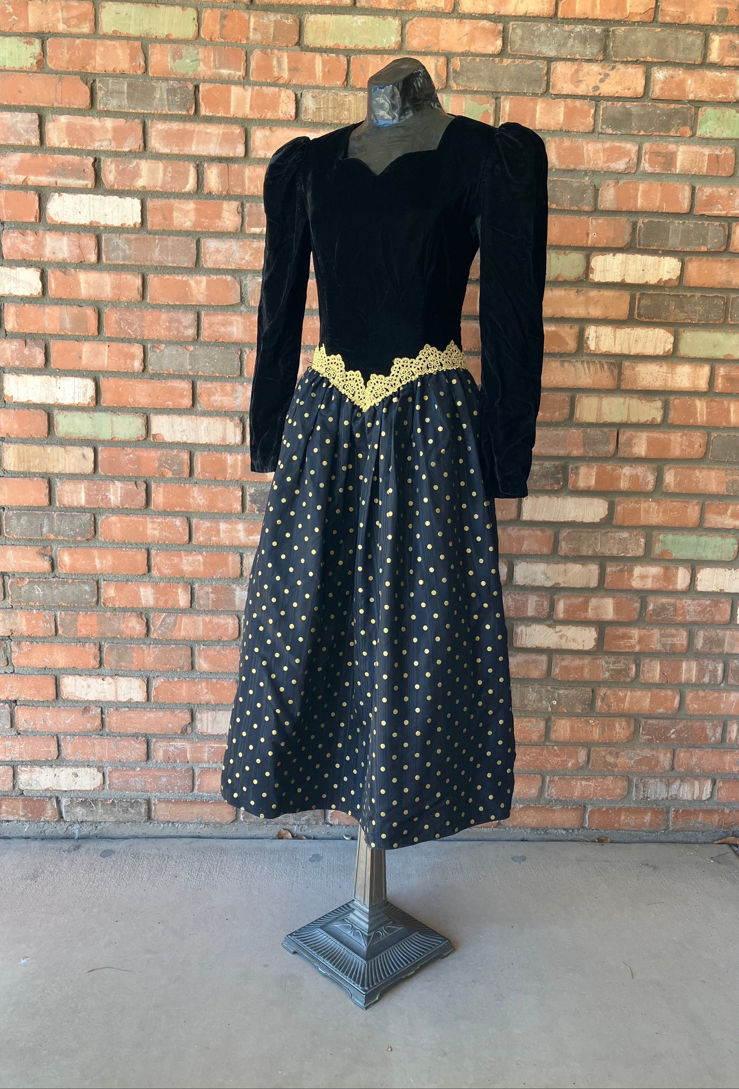 Polka Dots & Puff Sleeves Scott McClintock Party Dress