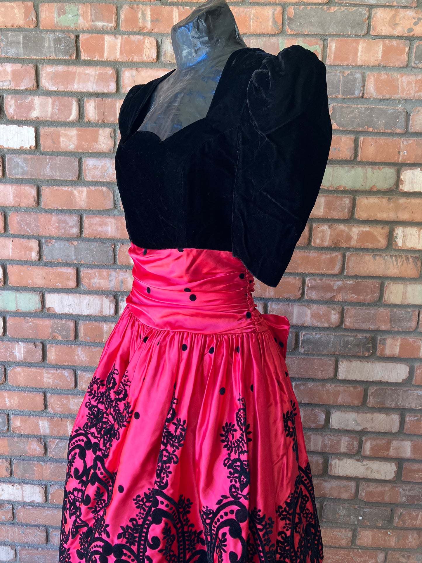 Scarlet & Velvet Scott McClintock