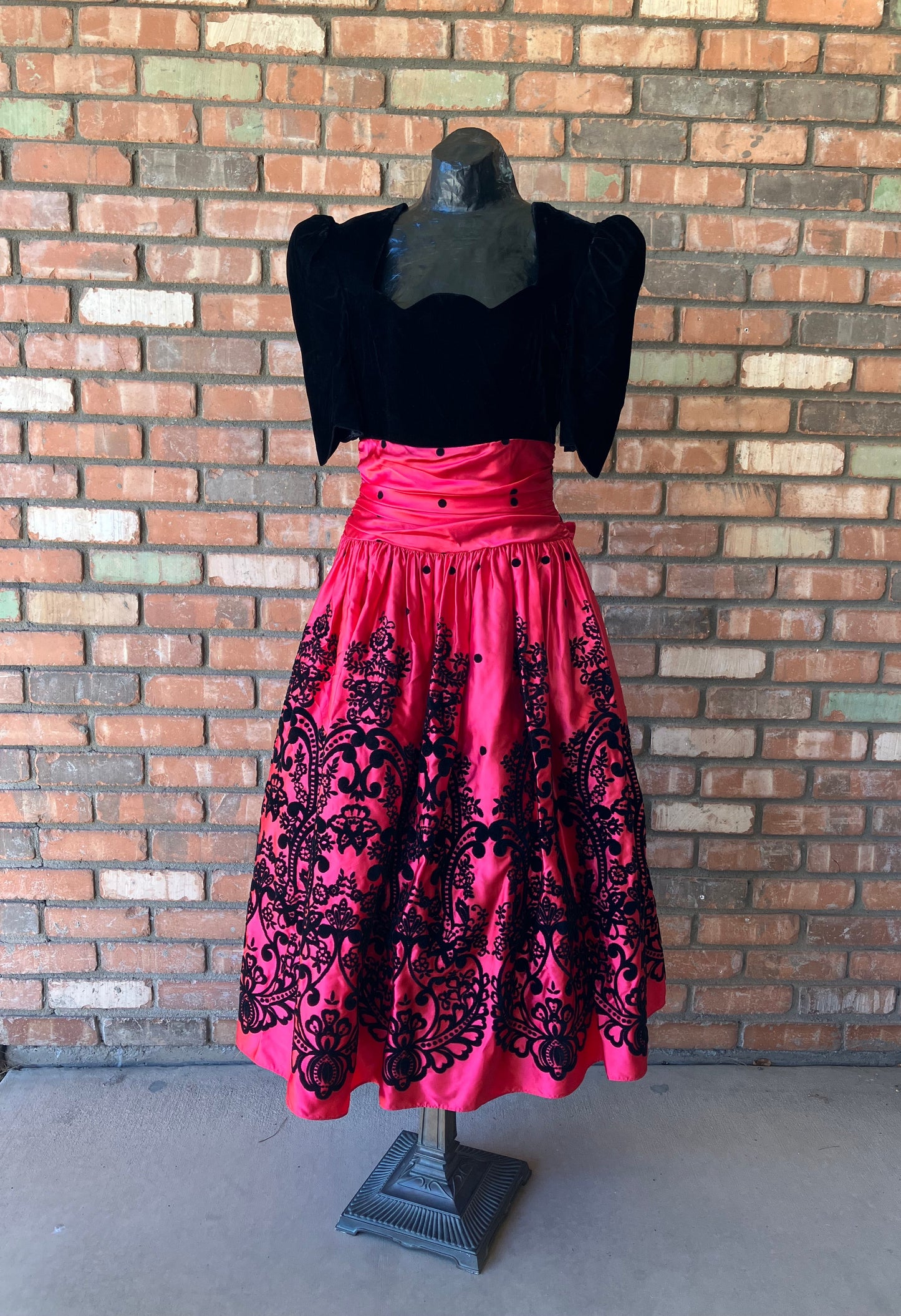 Scarlet & Velvet Scott McClintock