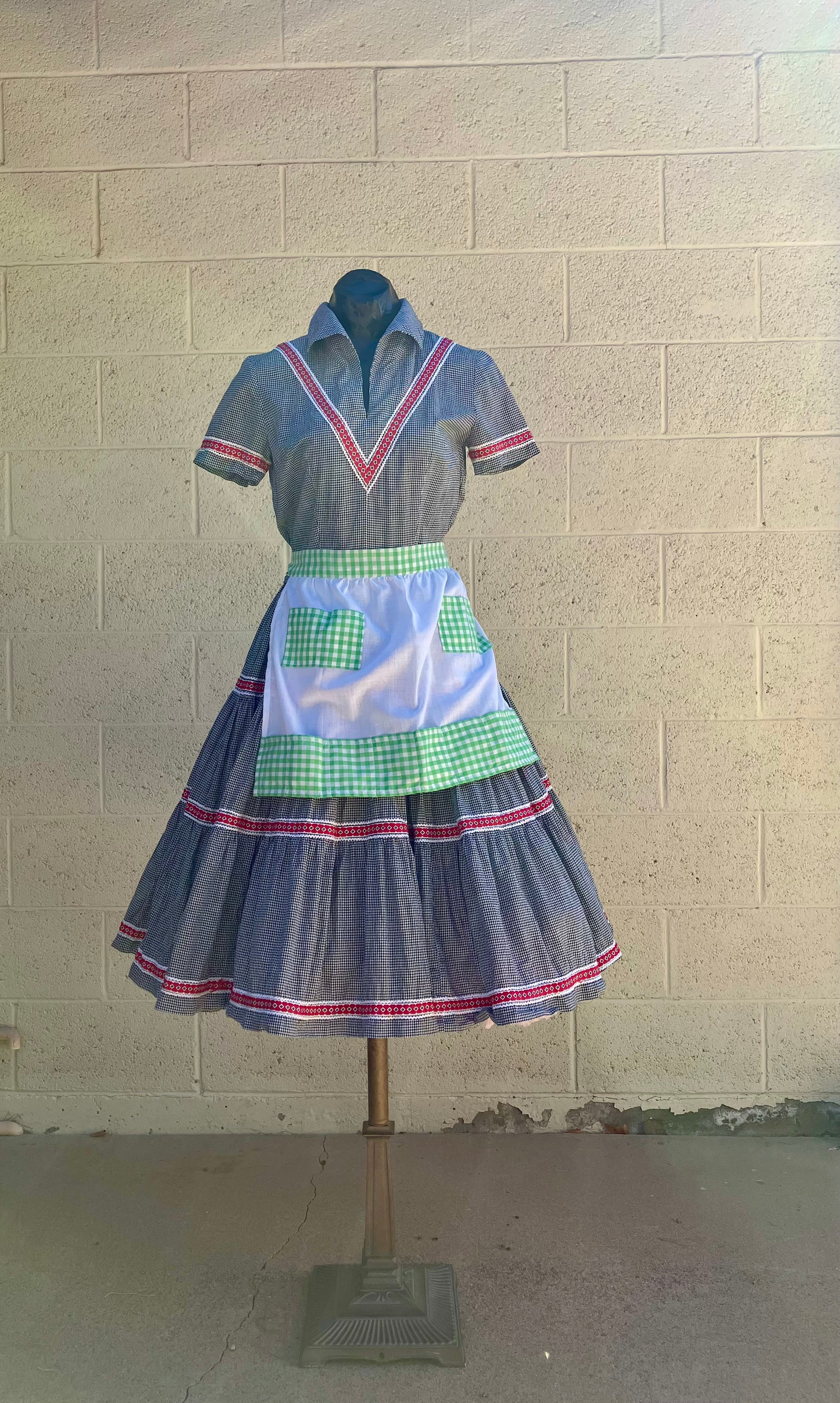 Pockets of Wisdom Apron