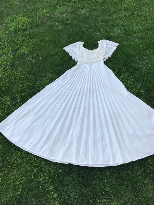 70's Cream Lace Accordion Pleat Maxi