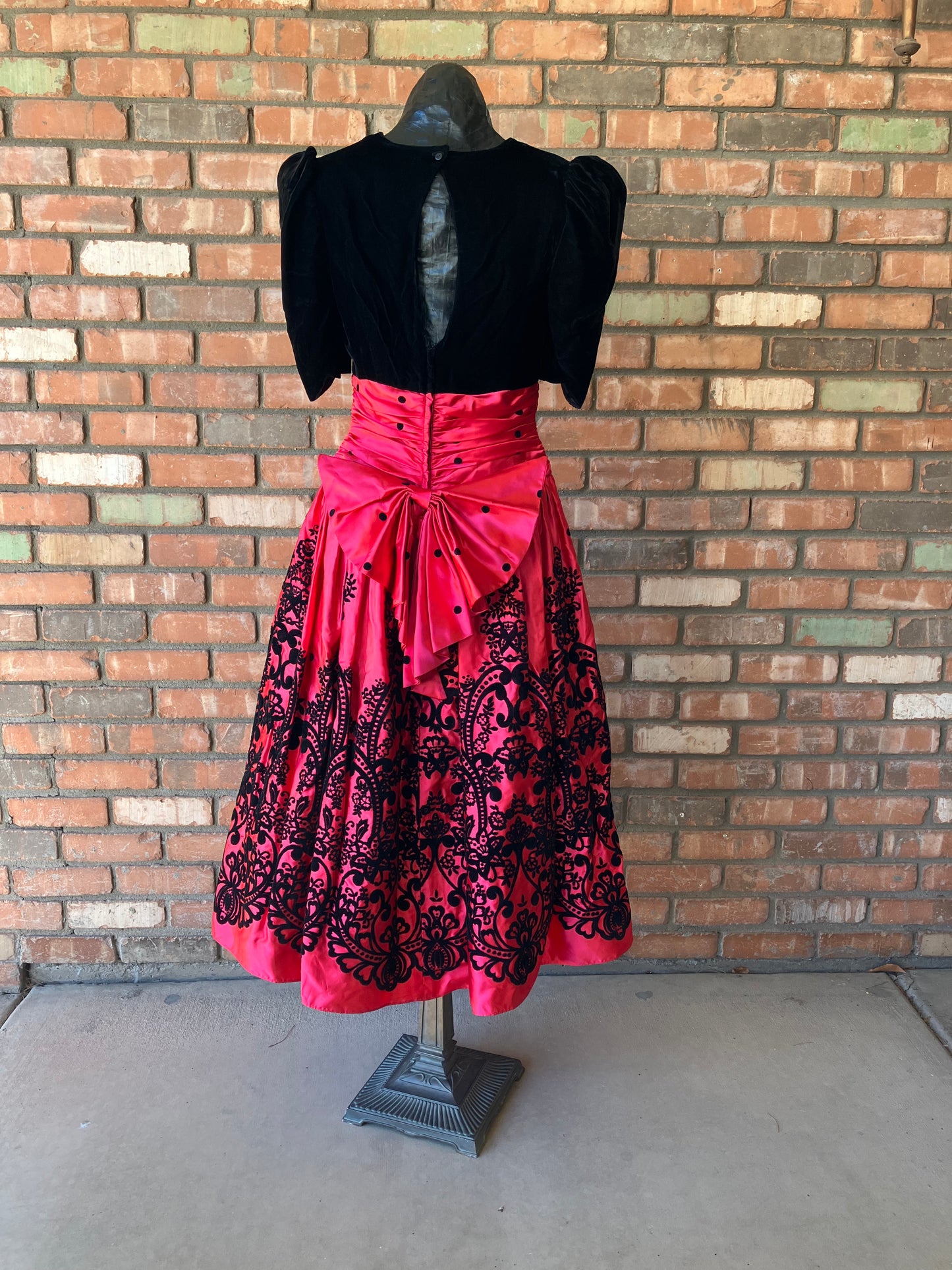 Scarlet & Velvet Scott McClintock