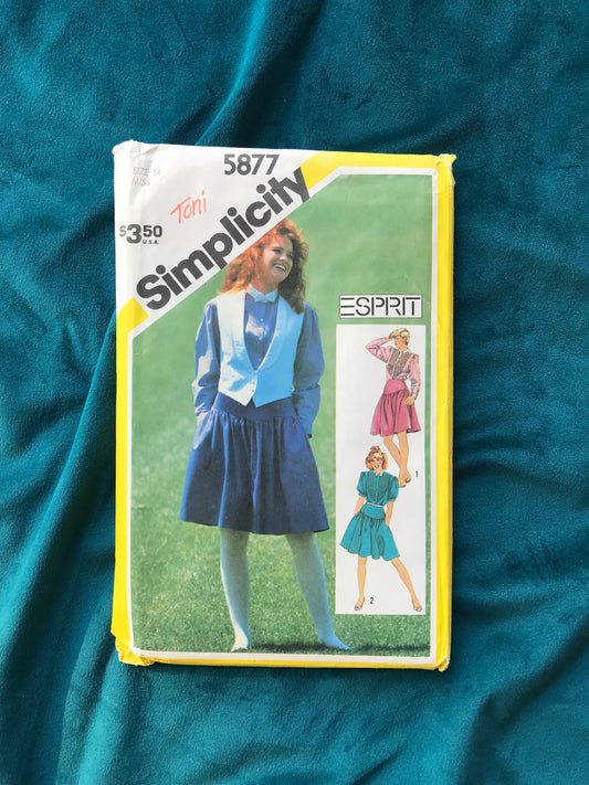 Simplicity 5877 Esprit Misses’ Yolked Mini-Skirt, Tuxedo Shirt, Lined Vest and Bow Tie