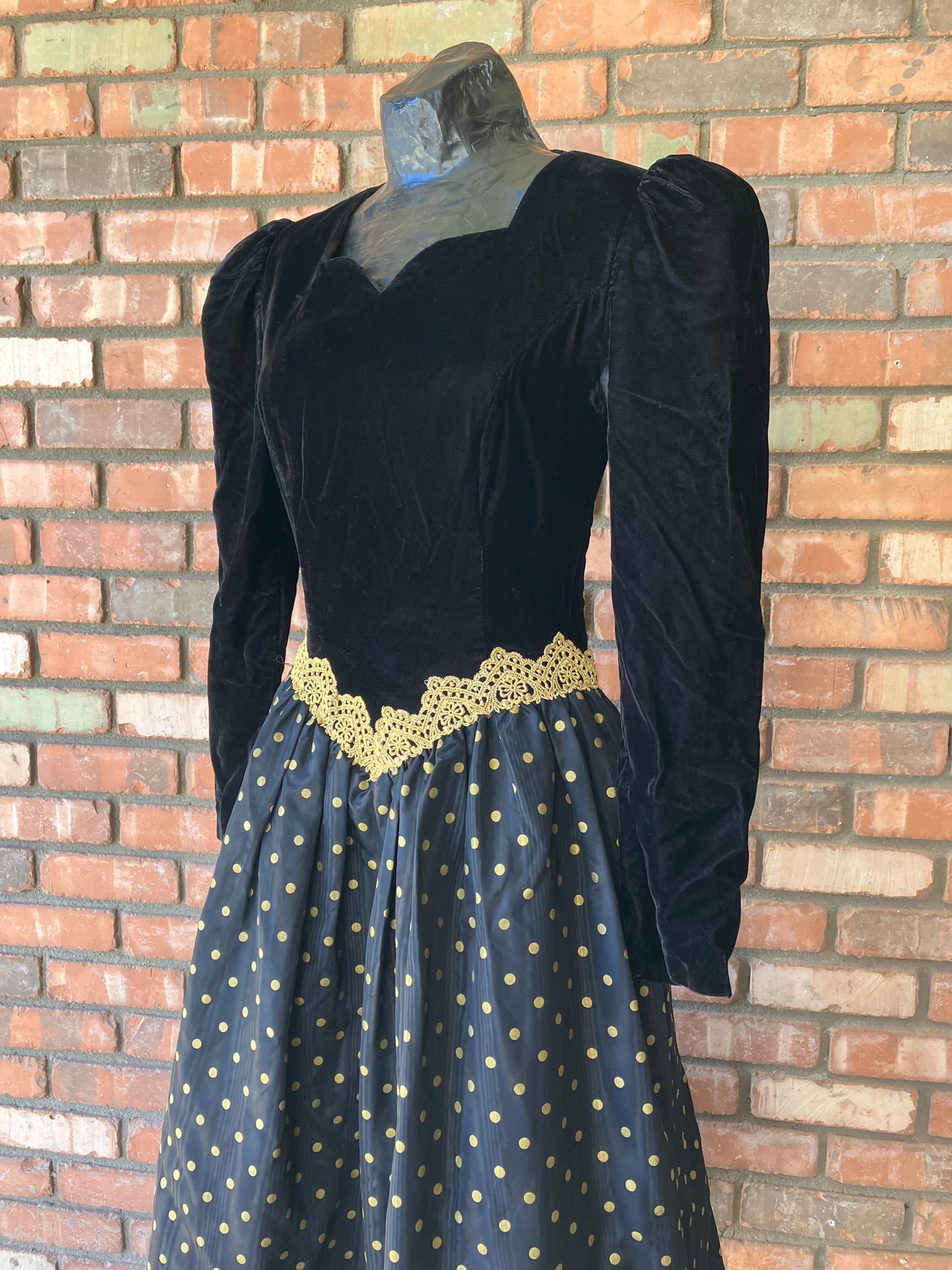 Polka Dots & Puff Sleeves Scott McClintock Party Dress