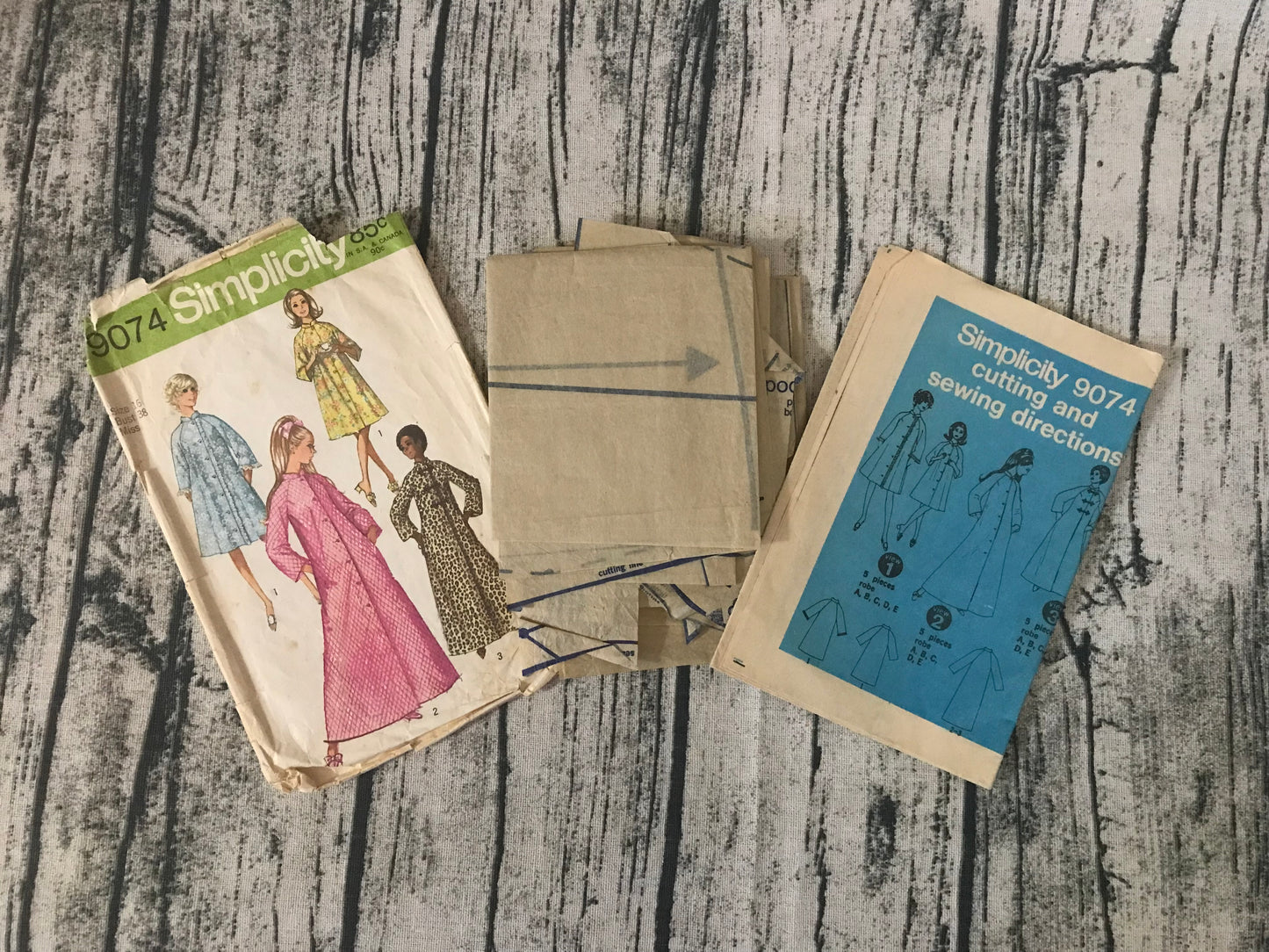 Simplicity 9074 Misses' 70's Robe