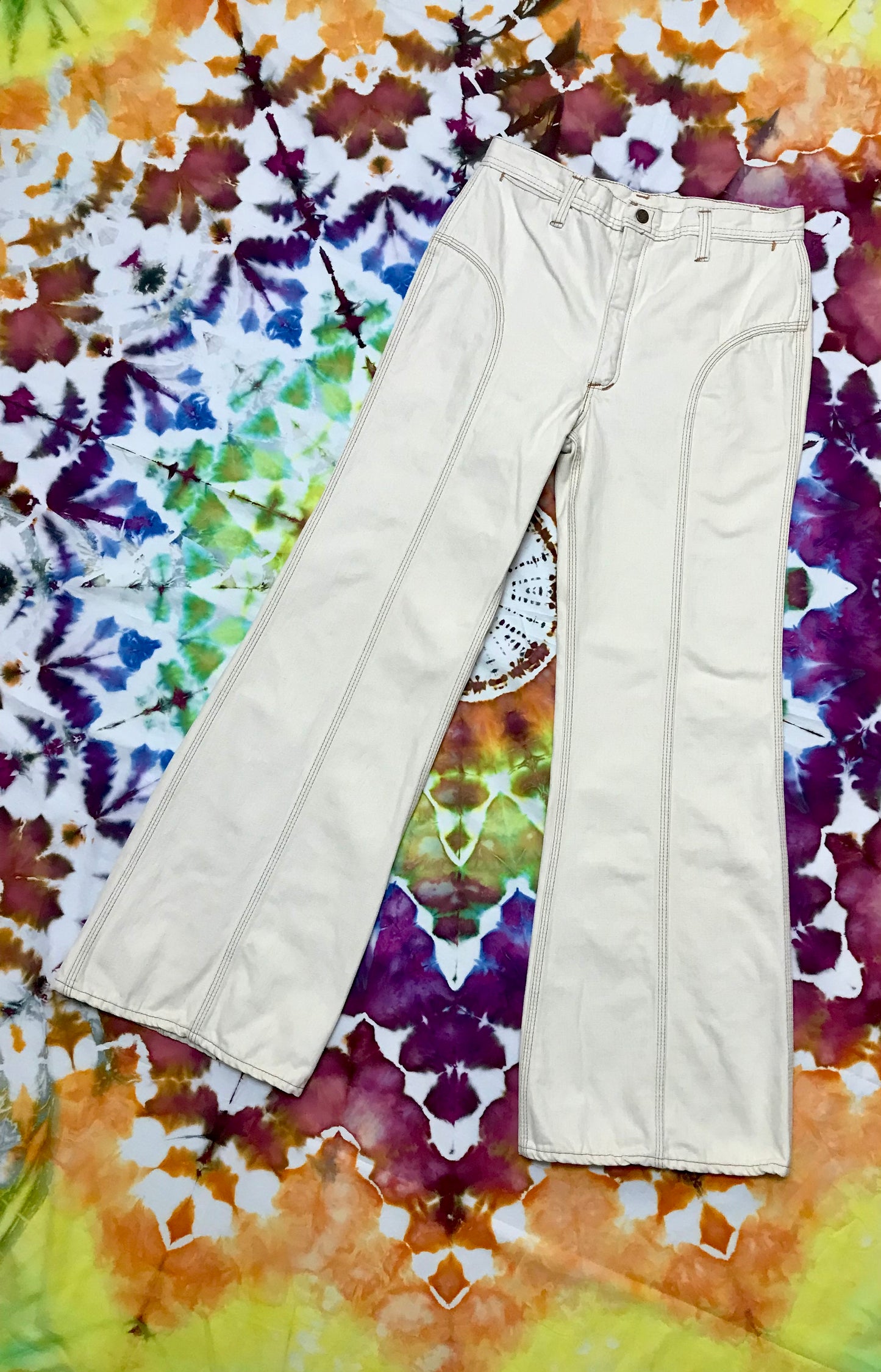 70's Red Snap Saddleback Cream Flare Jeans